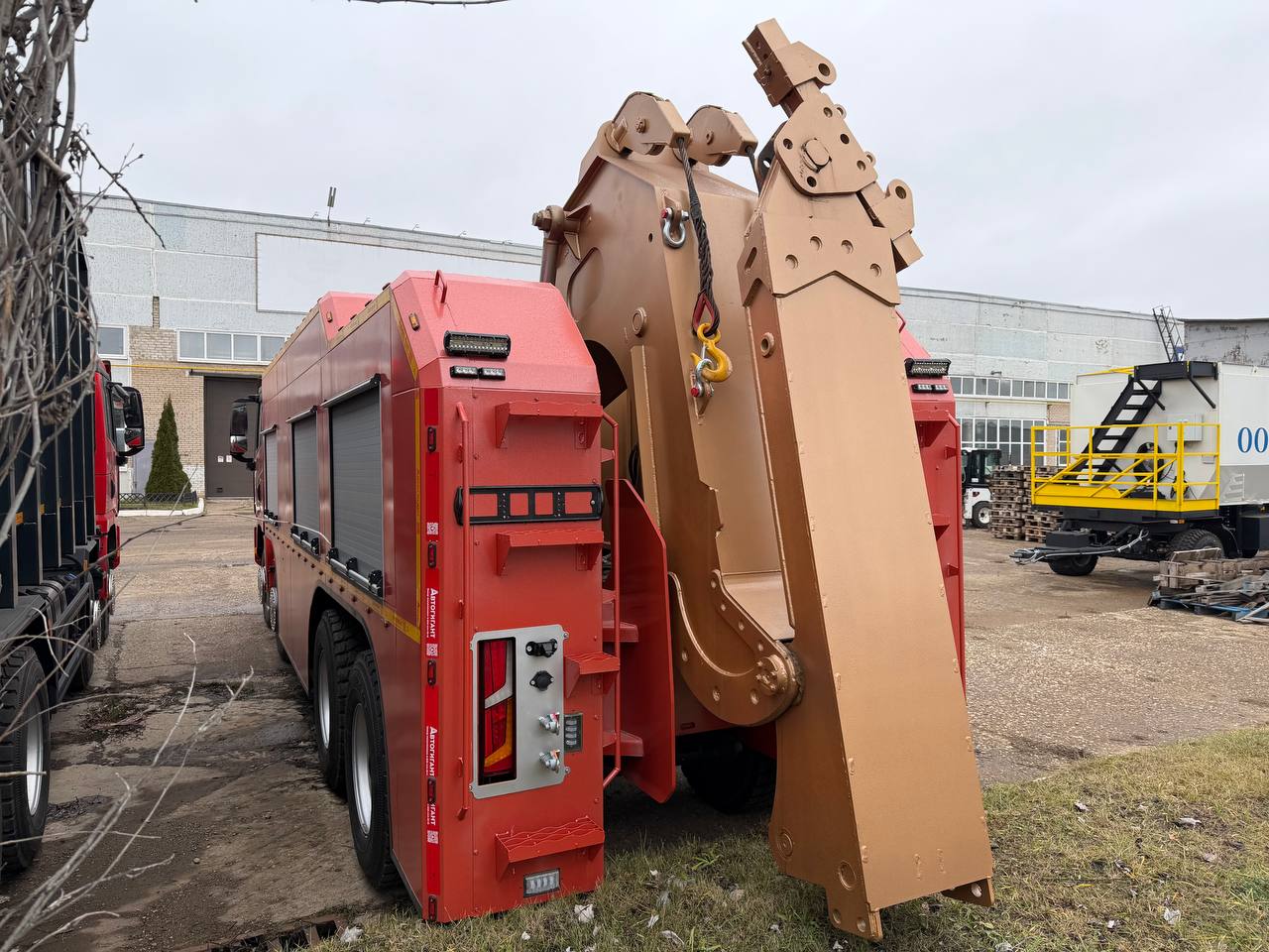 Грузовой эвакуатор на шасси SHACMAN 8x4