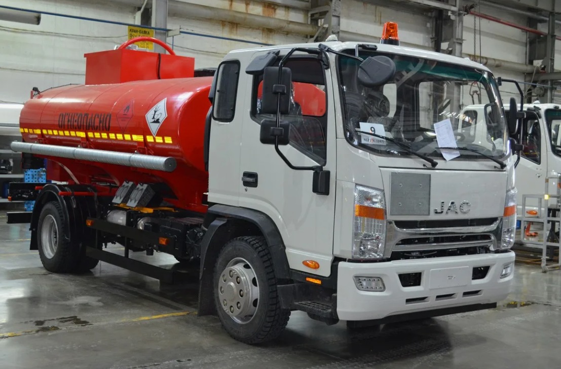 Автотопливозаправщик JAC N120